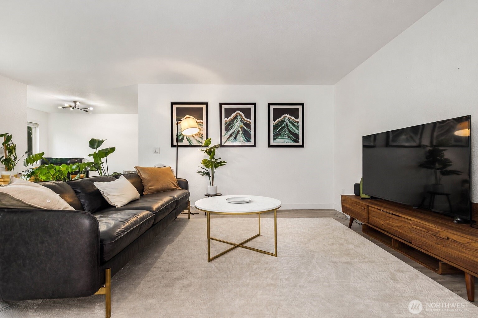 8747 Phinney Avenue North, Unit 7 Seattle, WA 98103 - Photo 3 of 15