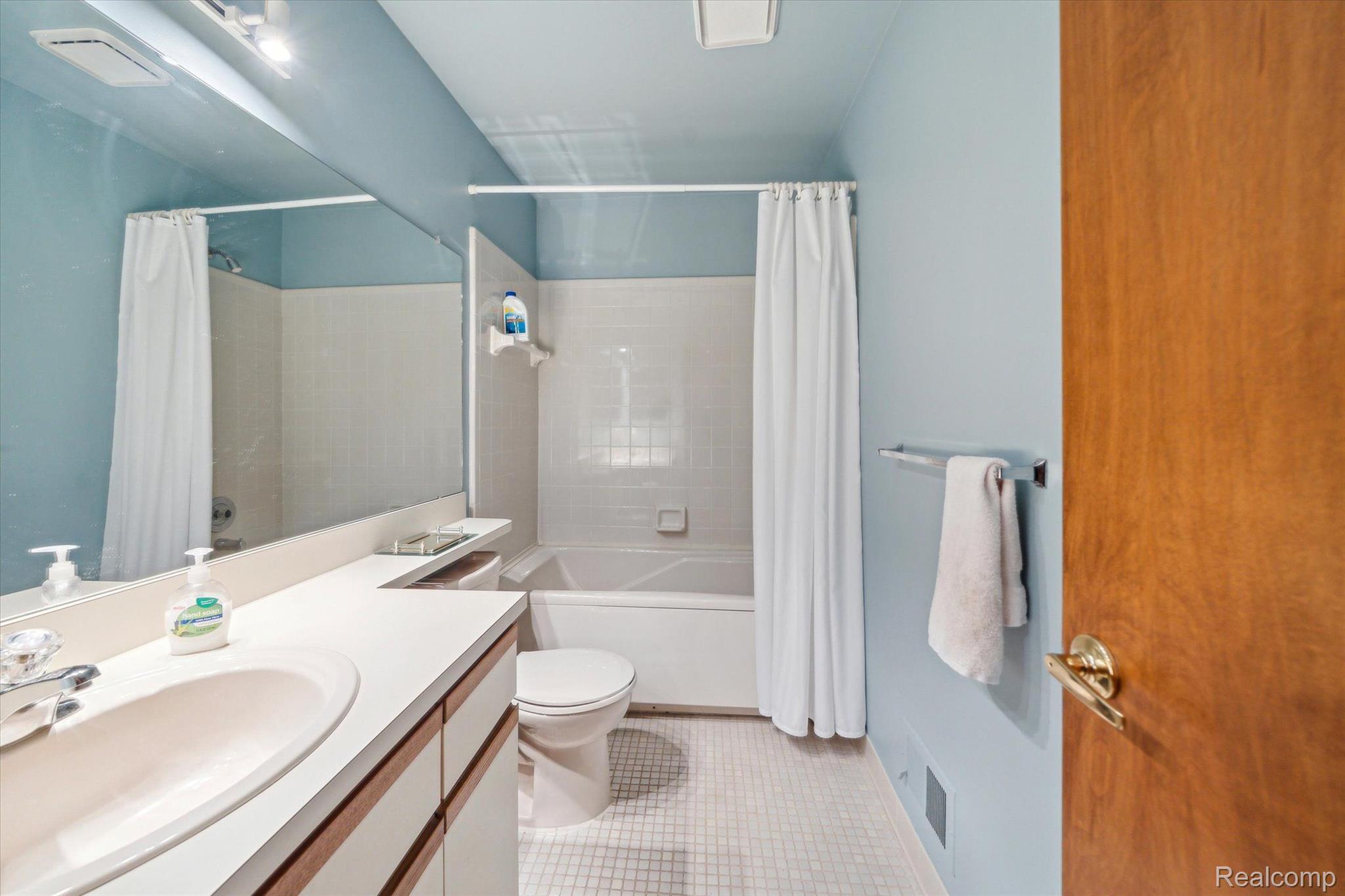2214 London Bridge Drive Rochester, MI 48307 - Photo 18 of 21 Gallery Image 18