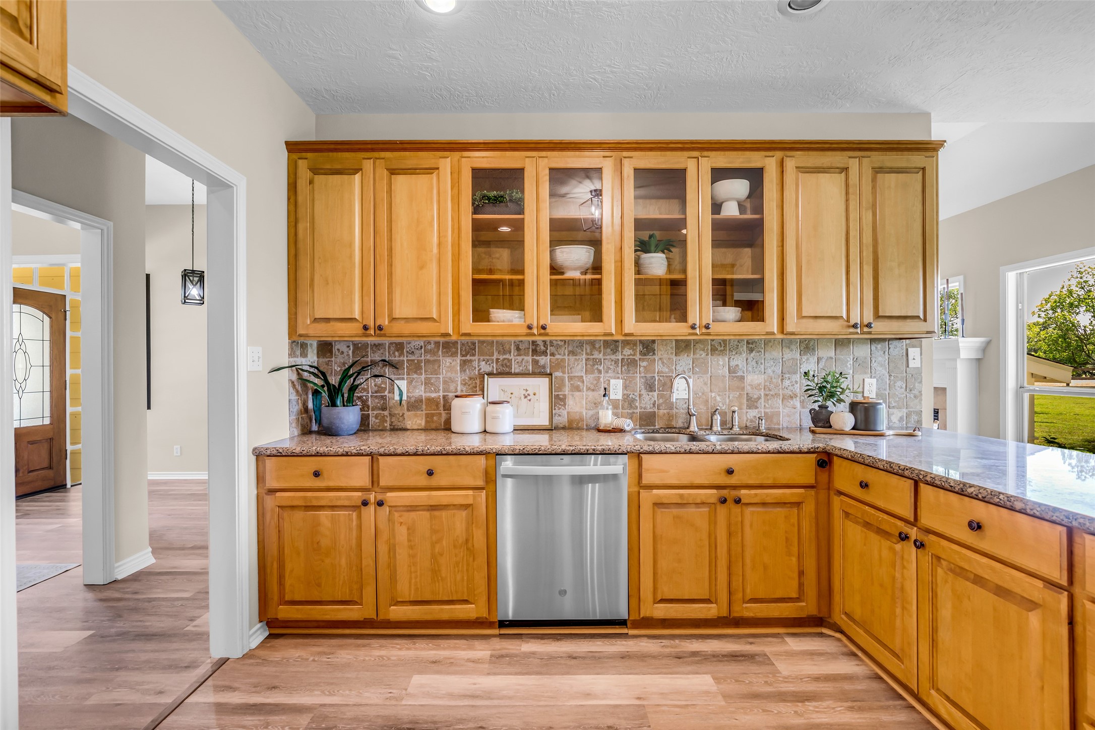 1075 Harrisburg Road Brenham, TX 77833 - Photo 19 of 48 Expansive counter space