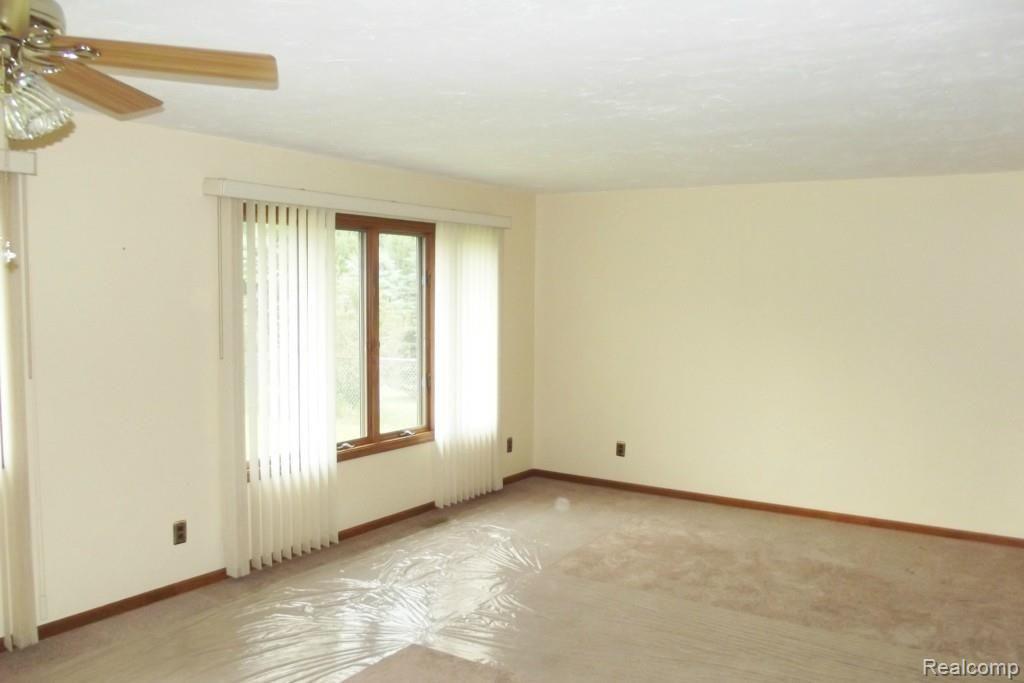 10904 Antcliff Road Fowlerville, MI 48836 - Photo 9 of 10 DSCF5258.jpg