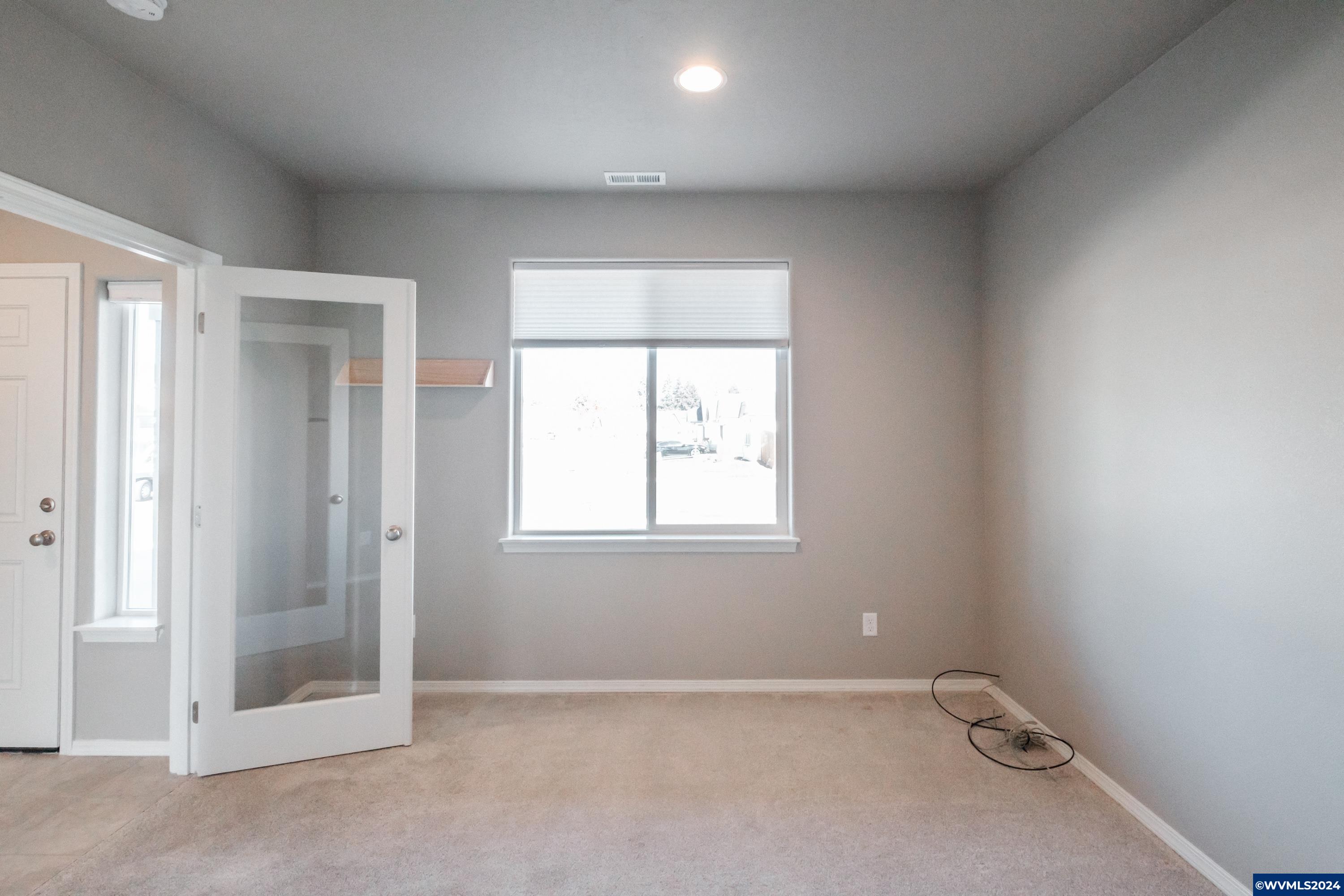 726 Cheadle Lake Lebanon, OR 97355 - Photo 5 of 34