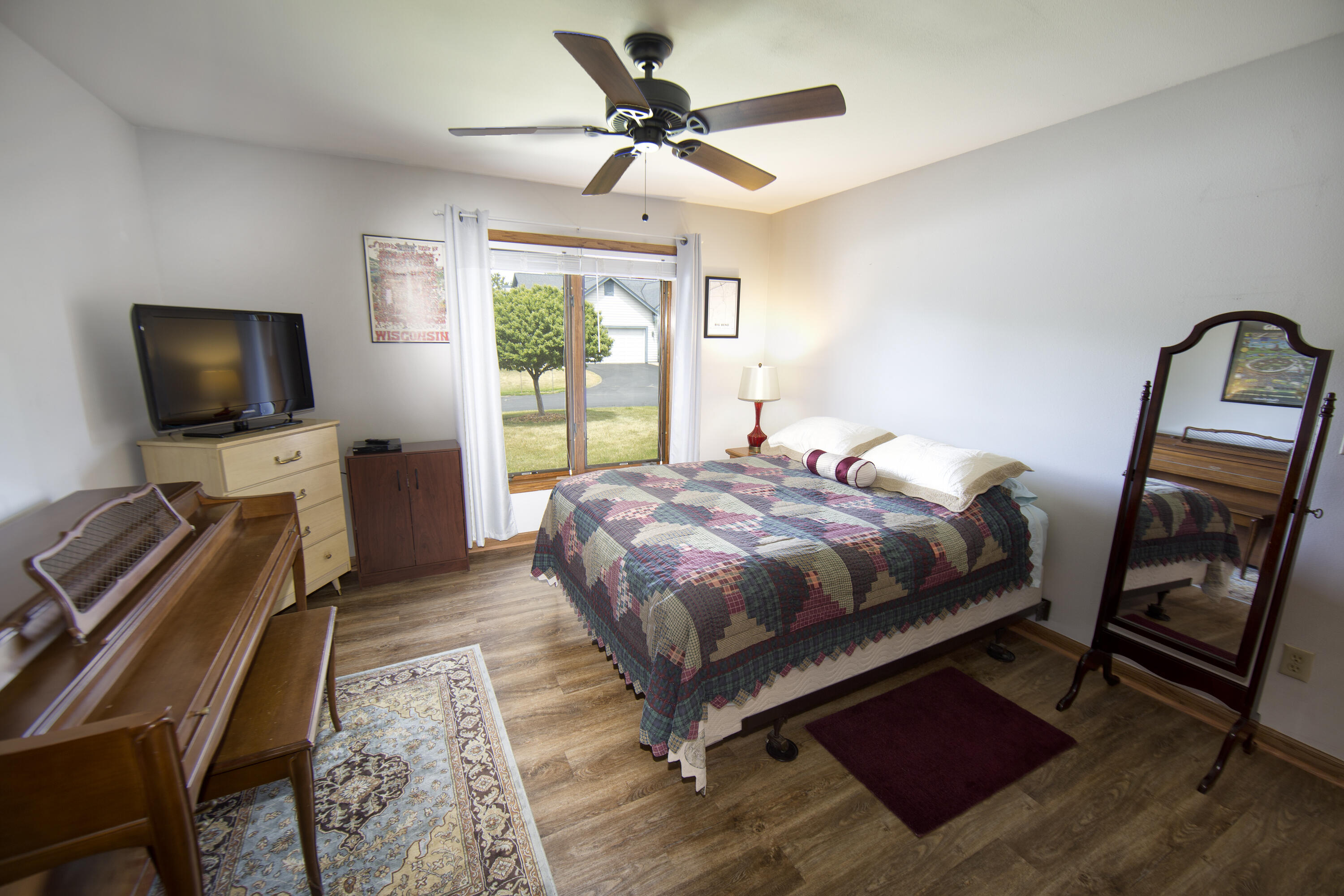 984 Bay View Circle Mukwonago, WI 53149 - Photo 13 of 35 Bedroom 2
