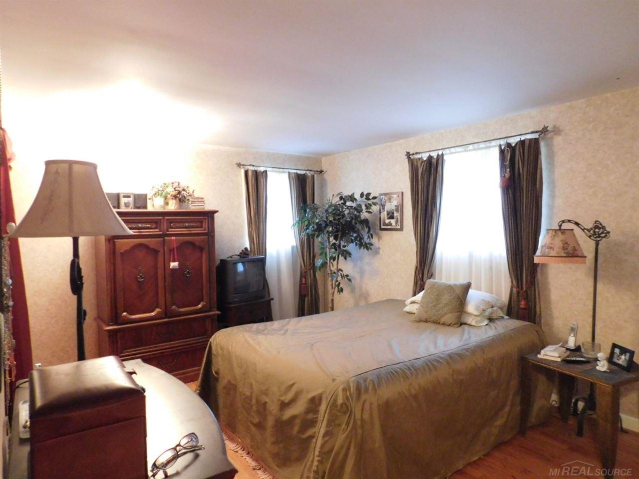 1091 Canterbury Road Grosse Pointe Woods, MI 48236 - Photo 11 of 26