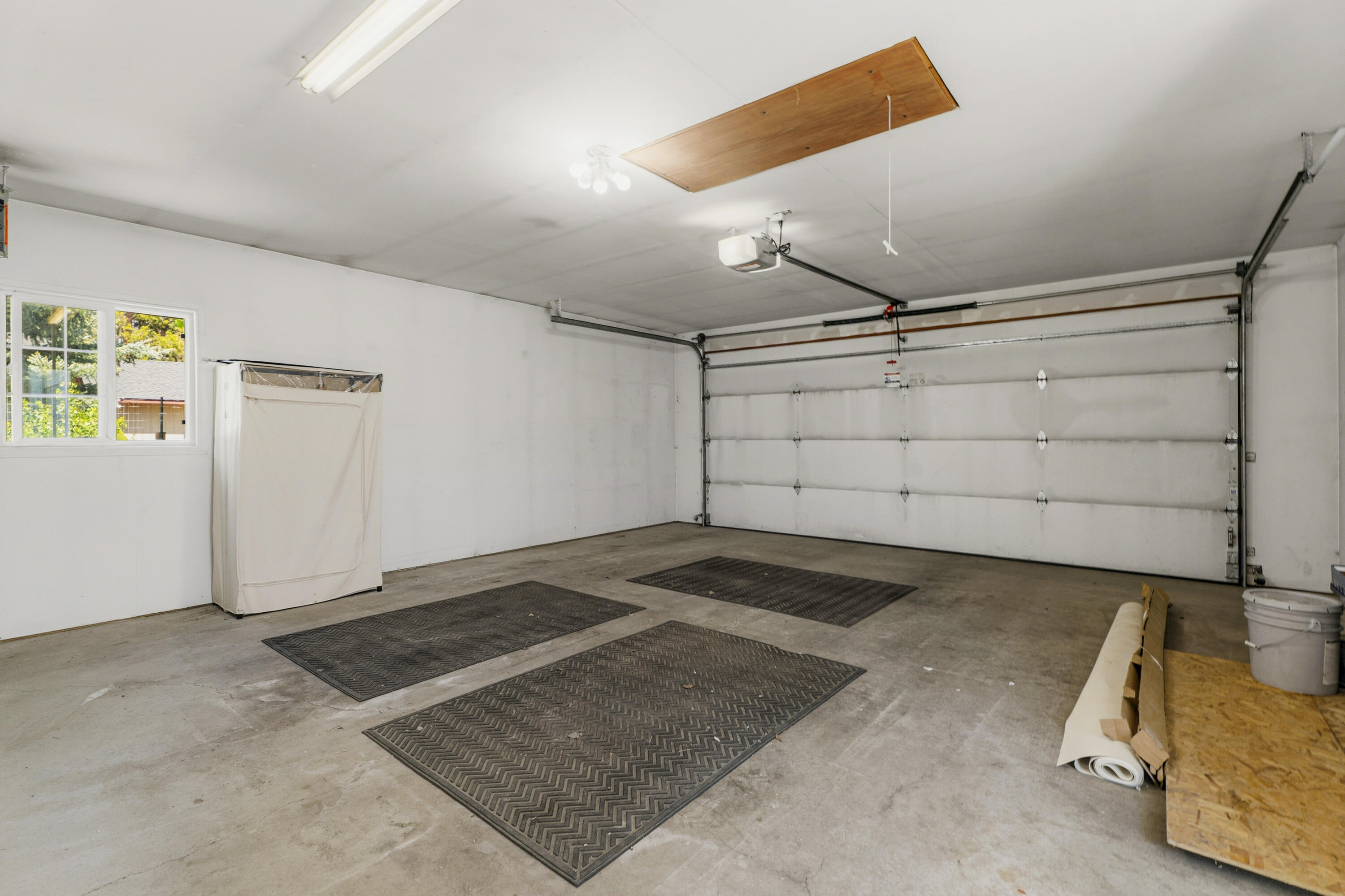 55885 Osprey Road Bend, OR 97707 - Photo 47 of 58 Double-Car Garage