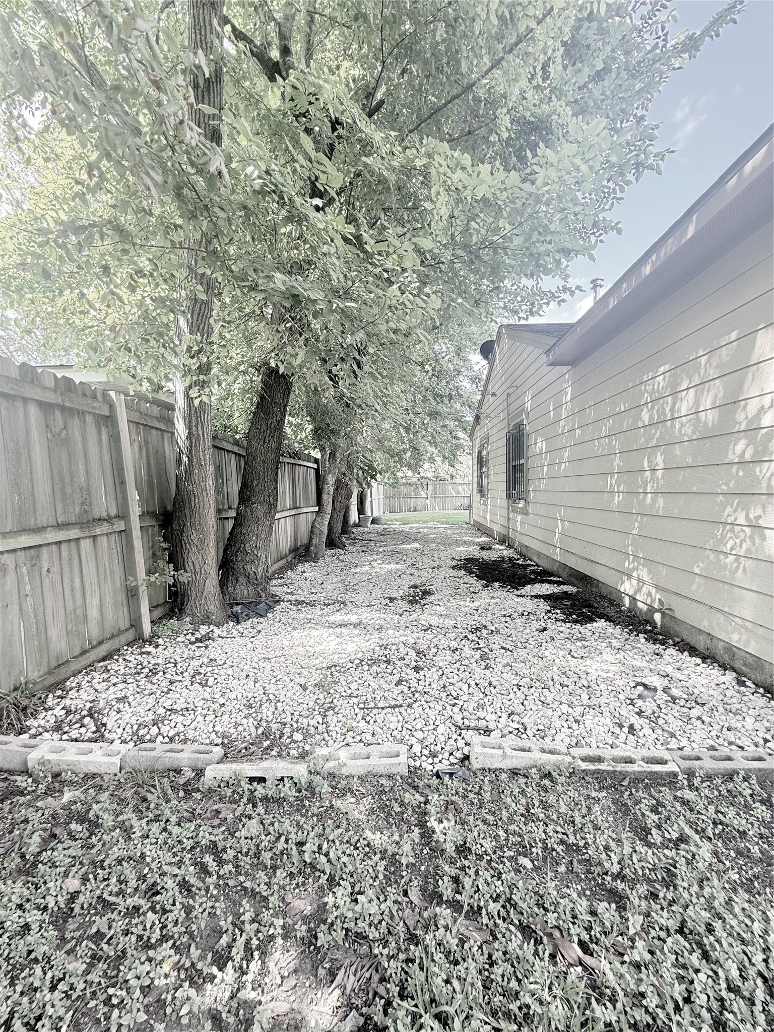 5103 Northridge Drive Houston, TX 77033 - Photo 11 of 39 a backyard of a house