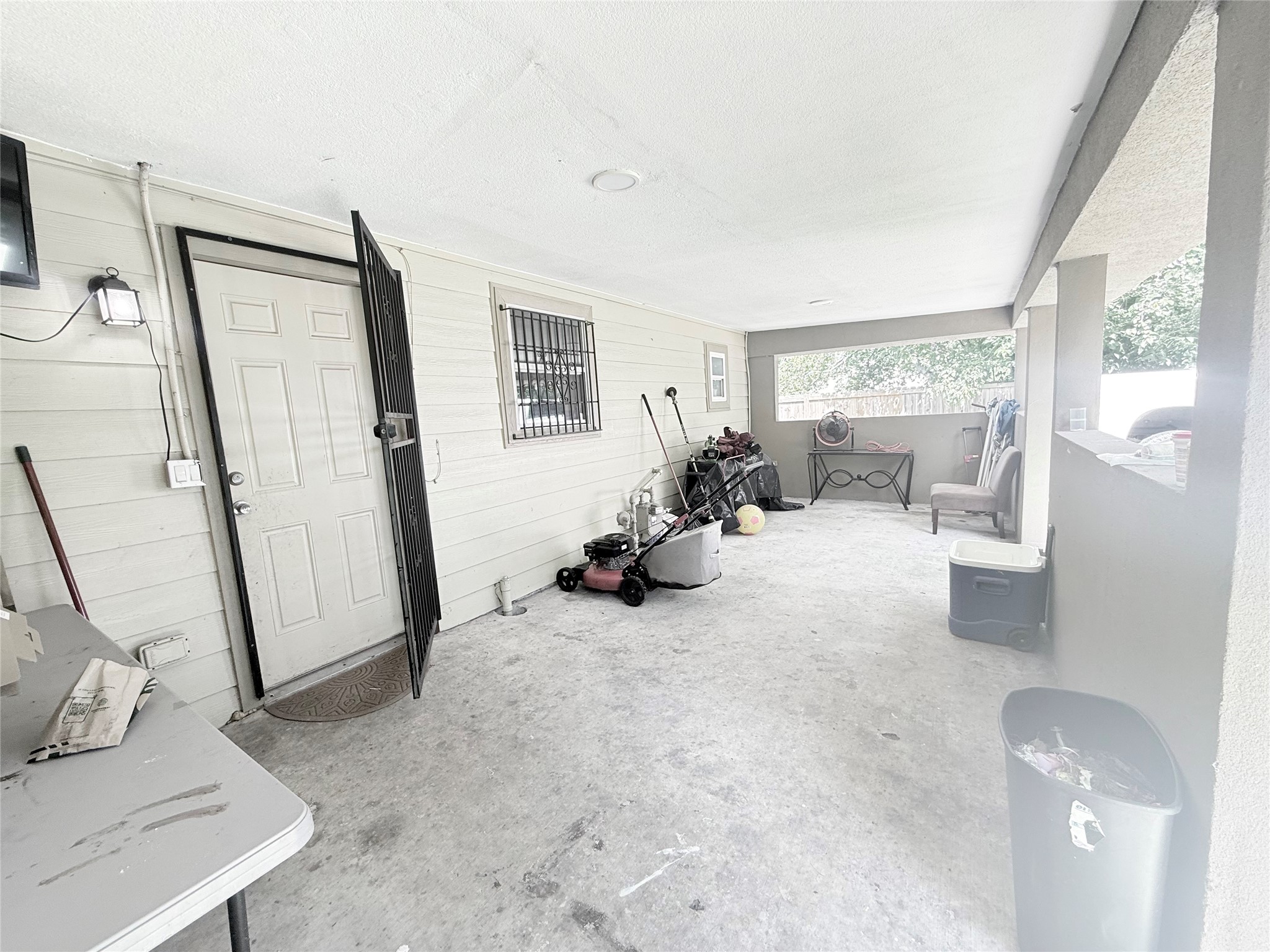 5103 Northridge Drive Houston, TX 77033 - Photo 17 of 39 a bed room with a bed furniture and a window