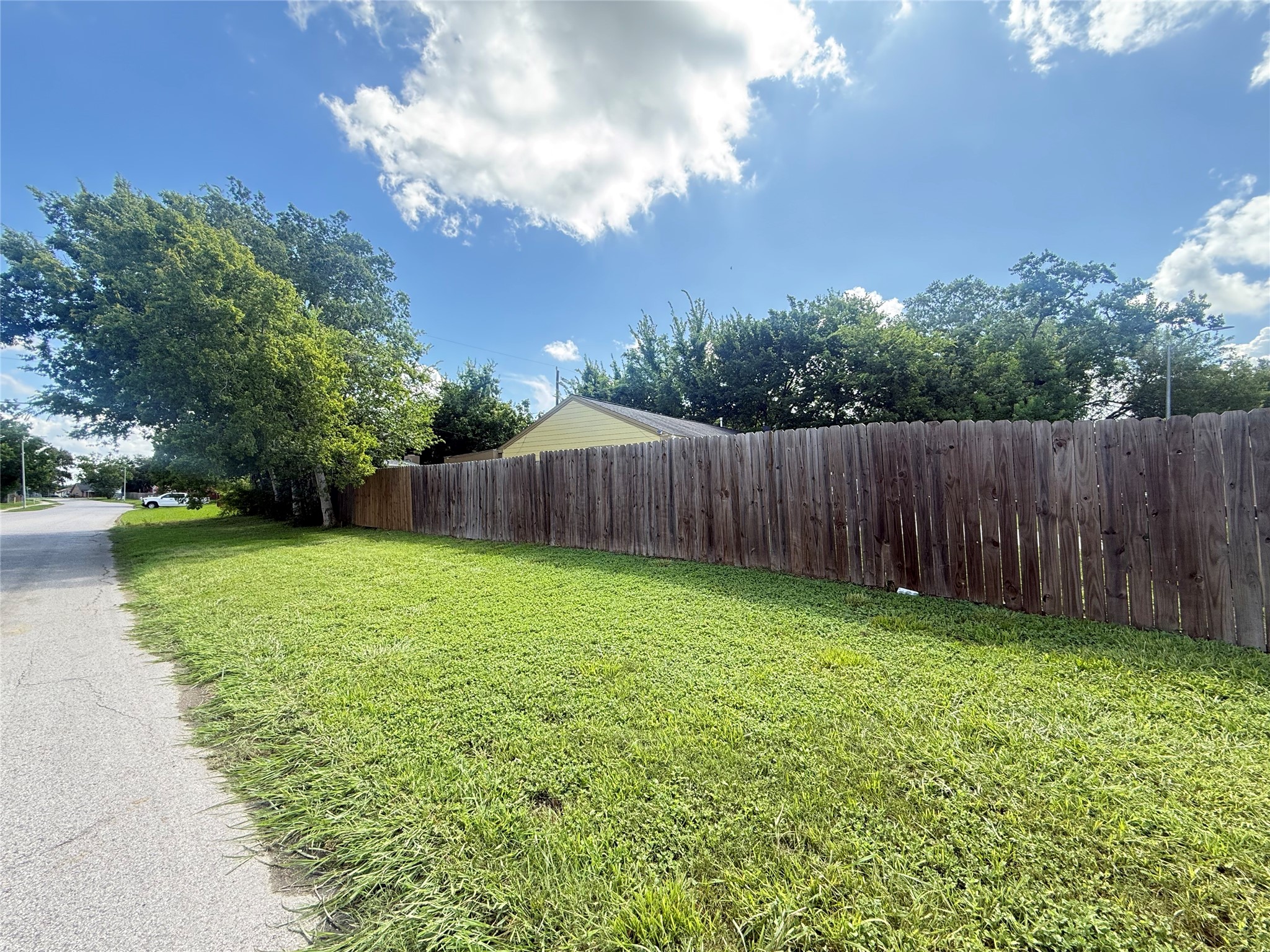 5103 Northridge Drive Houston, TX 77033 - Photo 36 of 39 a view of a backyard with a garden