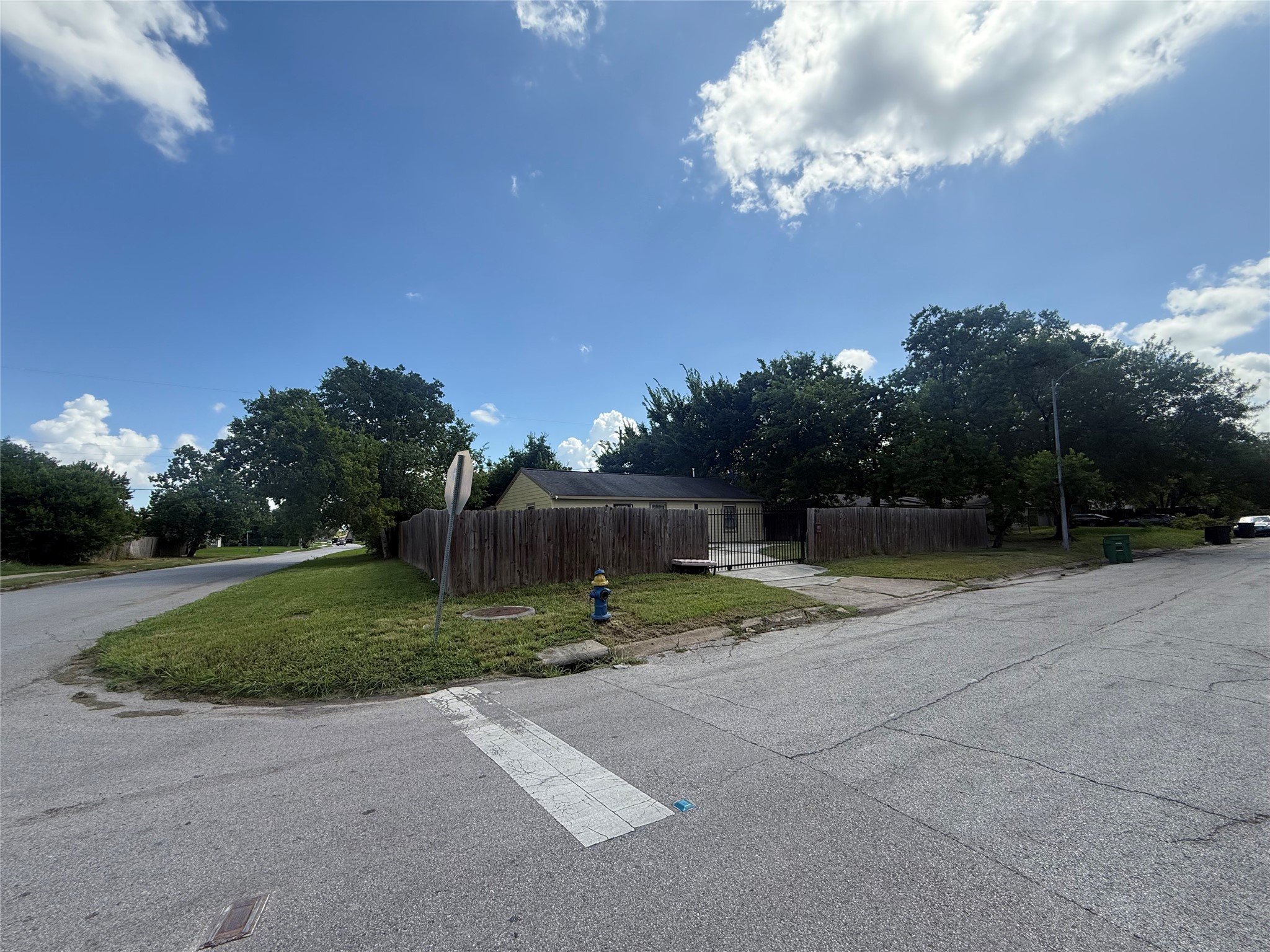 5103 Northridge Drive Houston, TX 77033 - Photo 38 of 39 a view of a park