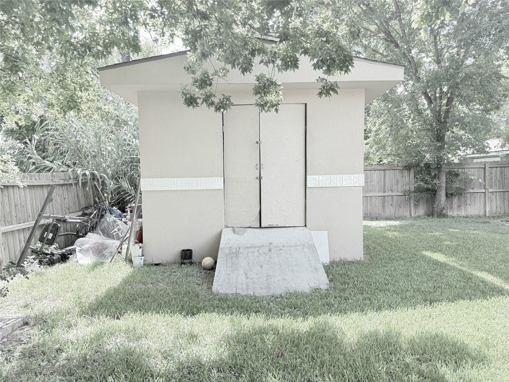 5103 Northridge Drive Houston, TX 77033 - Photo 39 of 39 a view of a backyard with large tree