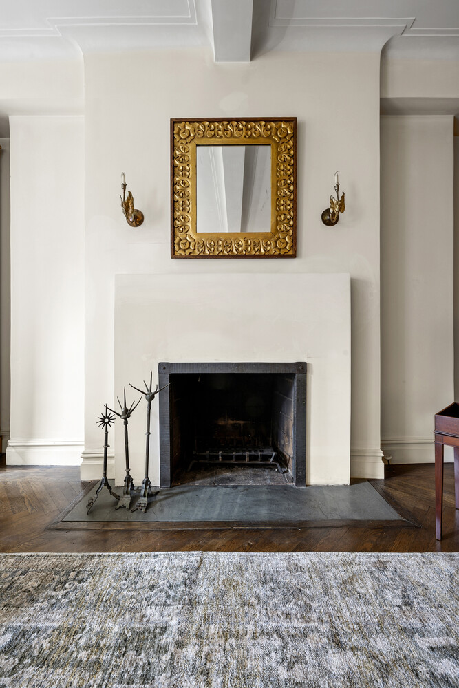 25 East 86th Street, Unit 4B Manhattan, NY 10028 - Photo 3 of 16 a living room with a fireplace