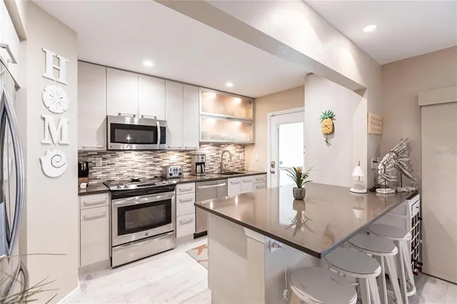 $649,500 | 145 Avenida Messina, Unit 3, Sarasota, FL 34242