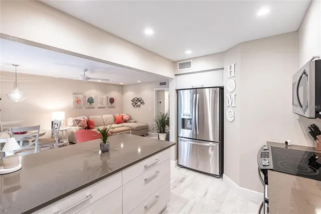 $649,500 | 145 Avenida Messina, Unit 3, Sarasota, FL 34242