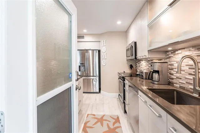 $649,500 | 145 Avenida Messina, Unit 3, Sarasota, FL 34242