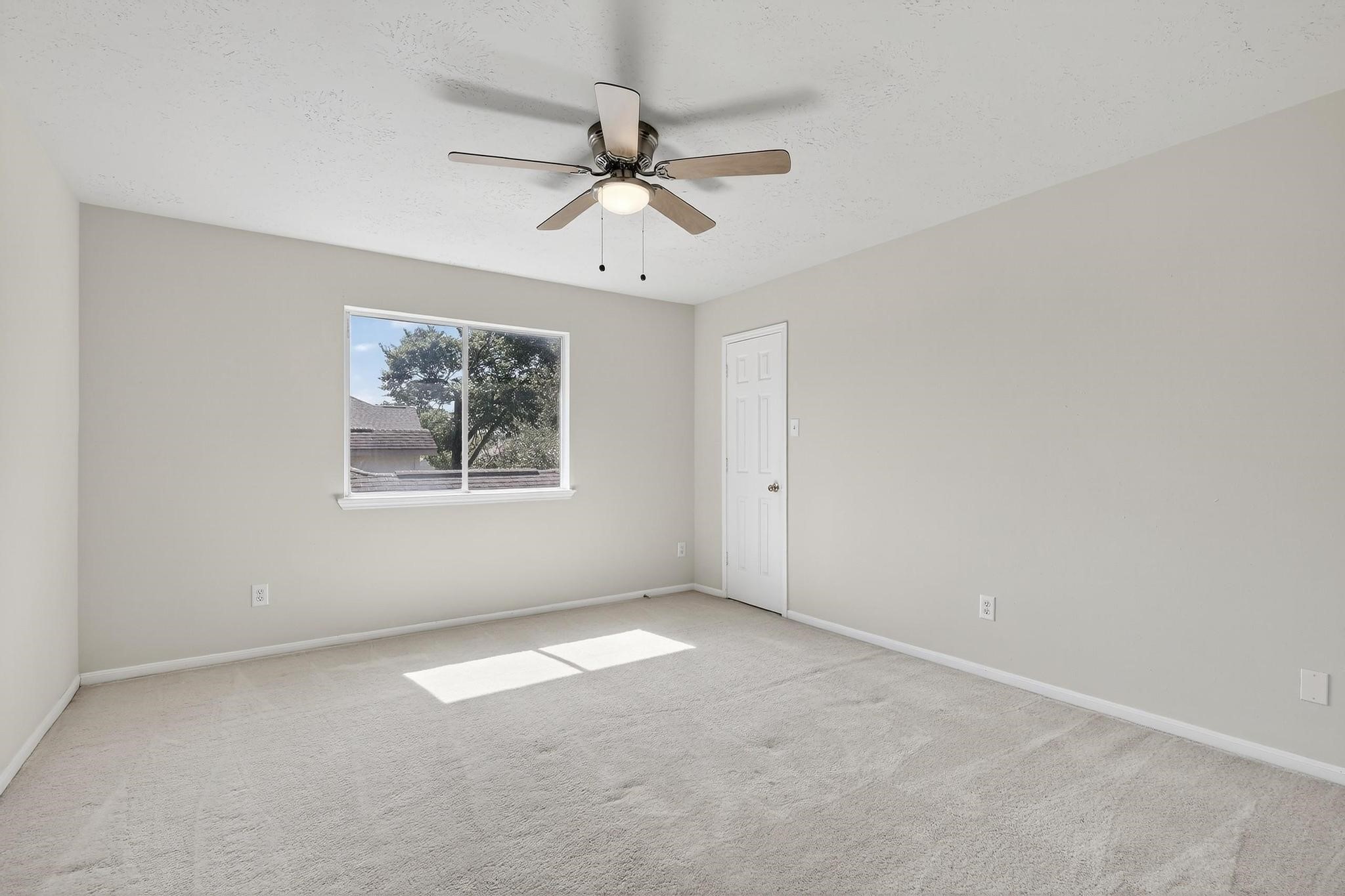 20926 Trellis Lane Houston, TX 77073 - Photo 22 of 24 an empty room with a window and a fan