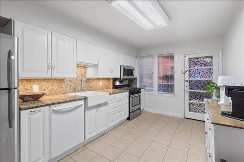 $549,900 | 89-91 Spanish Fort Boulevard, New Orleans, LA 70124