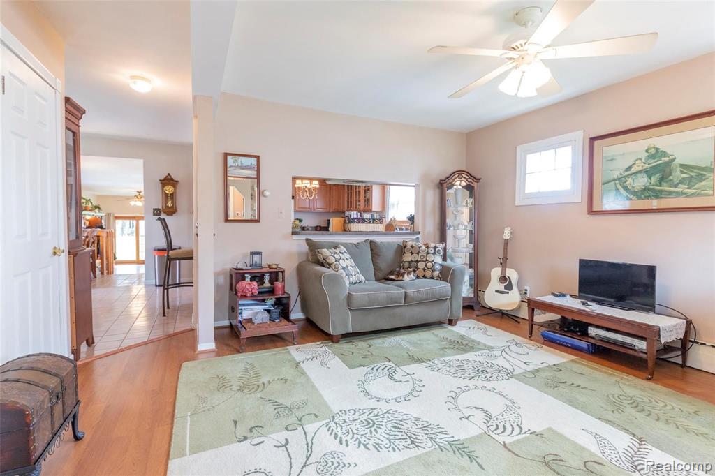 10633 Stark Road Livonia, MI 48150 - Photo 5 of 37