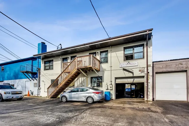 $450,000 | 2275 Sheridan Road, Zion, IL 60099