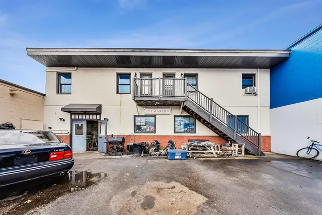 $450,000 | 2275 Sheridan Road, Zion, IL 60099