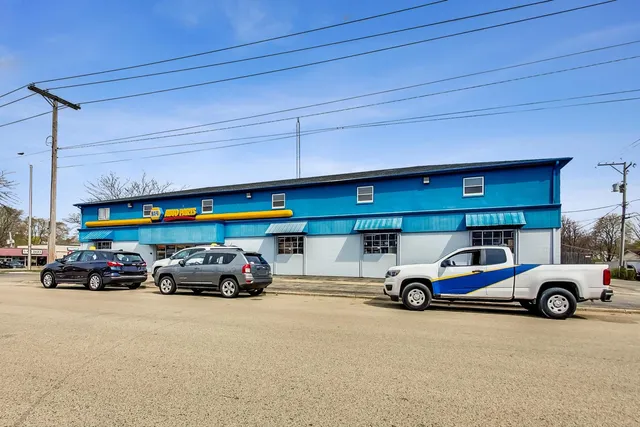 $450,000 | 2275 Sheridan Road, Zion, IL 60099