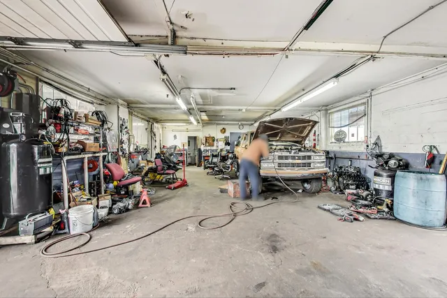 $450,000 | 2275 Sheridan Road, Zion, IL 60099