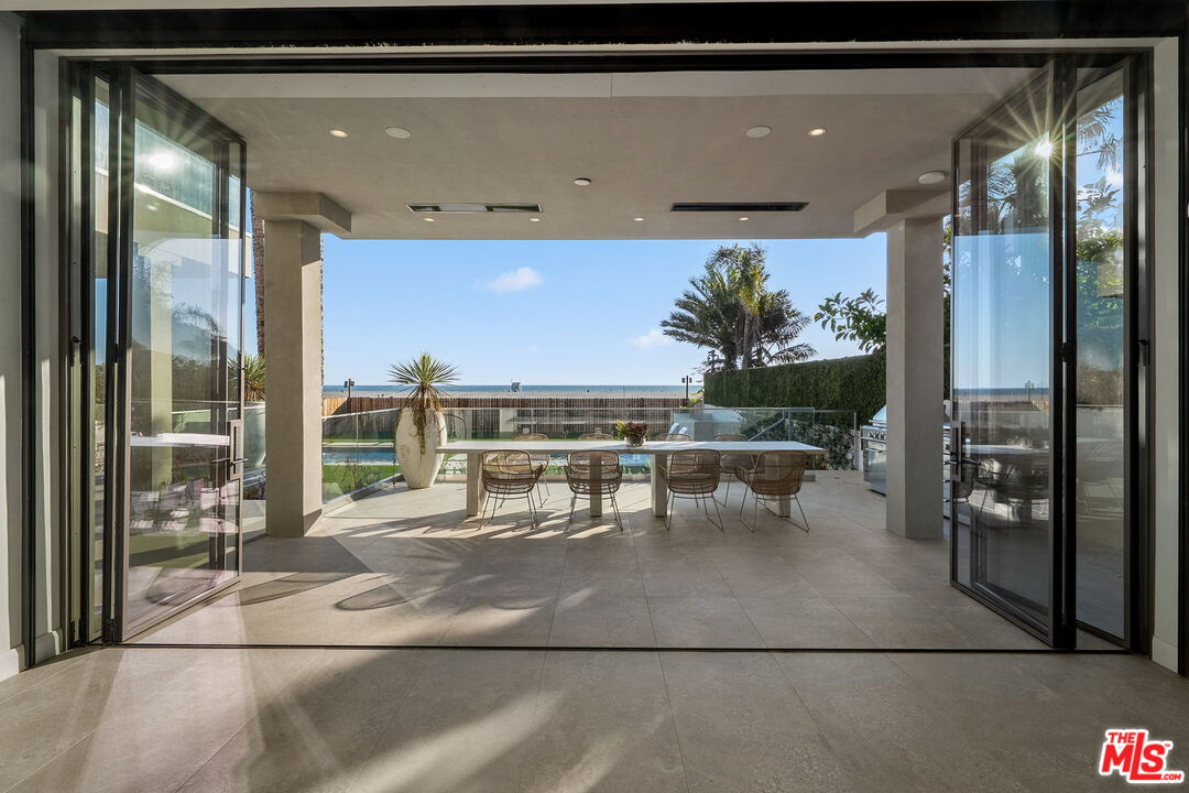 938 Palisades Beach Road Santa Monica, CA 90403 - Photo 12 of 47
