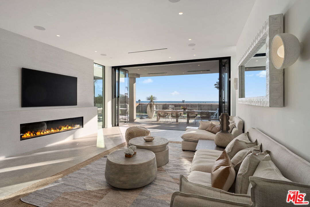 938 Palisades Beach Road Santa Monica, CA 90403 - Photo 2 of 47