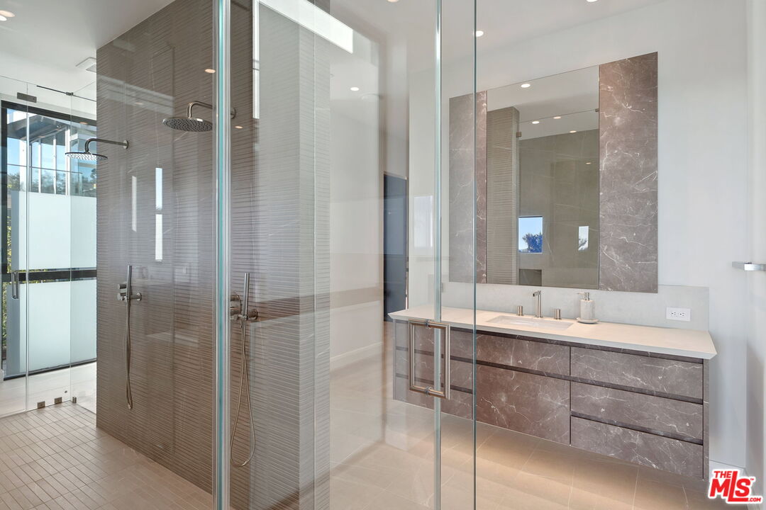 938 Palisades Beach Road Santa Monica, CA 90403 - Photo 23 of 47