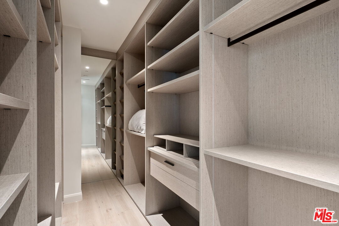 938 Palisades Beach Road Santa Monica, CA 90403 - Photo 26 of 47