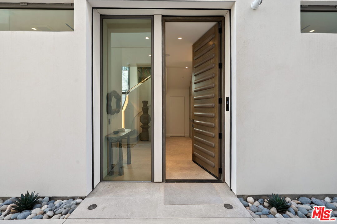 938 Palisades Beach Road Santa Monica, CA 90403 - Photo 3 of 47