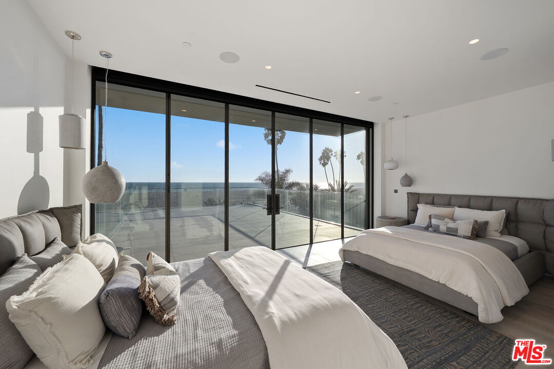 938 Palisades Beach Road Santa Monica, CA 90403 - Photo 32 of 47