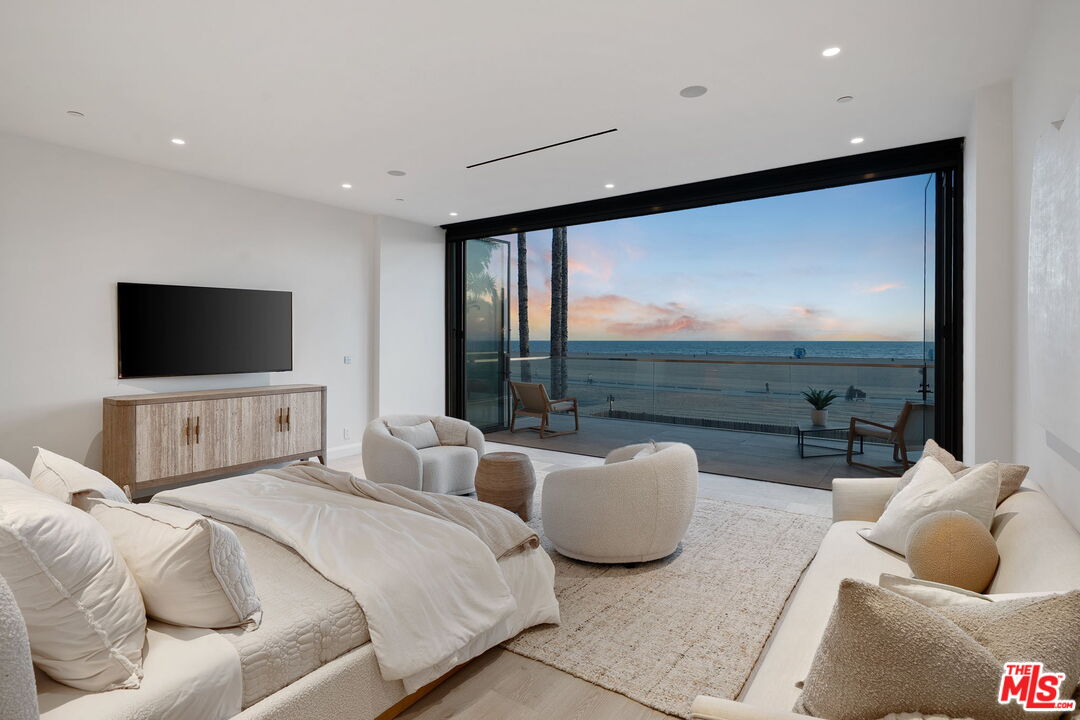 938 Palisades Beach Road Santa Monica, CA 90403 - Photo 39 of 47