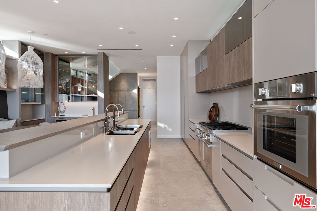 938 Palisades Beach Road Santa Monica, CA 90403 - Photo 9 of 47