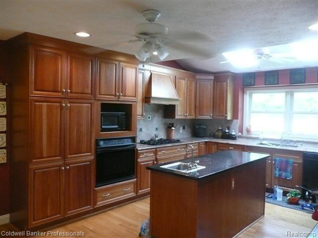 6260 Shappie Road Clarkston, MI 48348 - Photo 8 of 25 Kitchen again