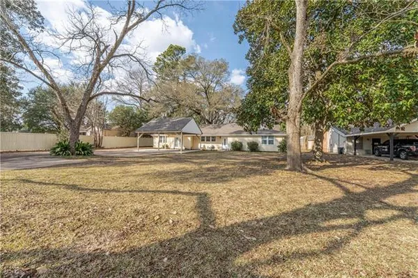 $335,000 | 2307 Horseshoe Drive, Alexandria, LA 71301