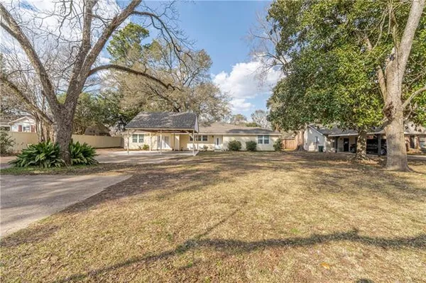 $335,000 | 2307 Horseshoe Drive, Alexandria, LA 71301