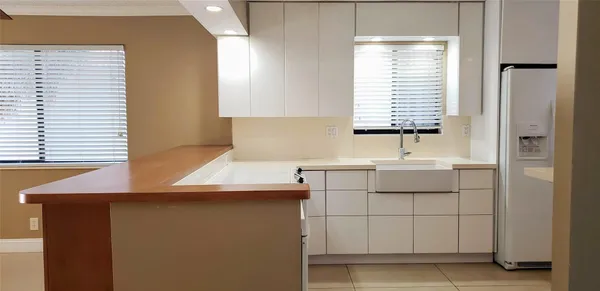 $2,400 | 331 Lakeview Drive, Unit 206, Weston, FL 33326