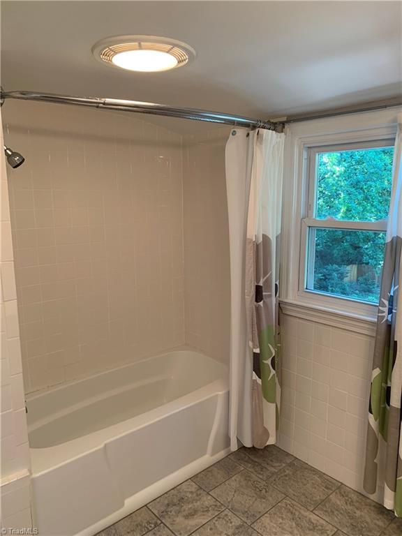 3028 Kinnamon Road Winston-Salem, NC 27104 - Photo 21 of 25 Full bath upstairs.