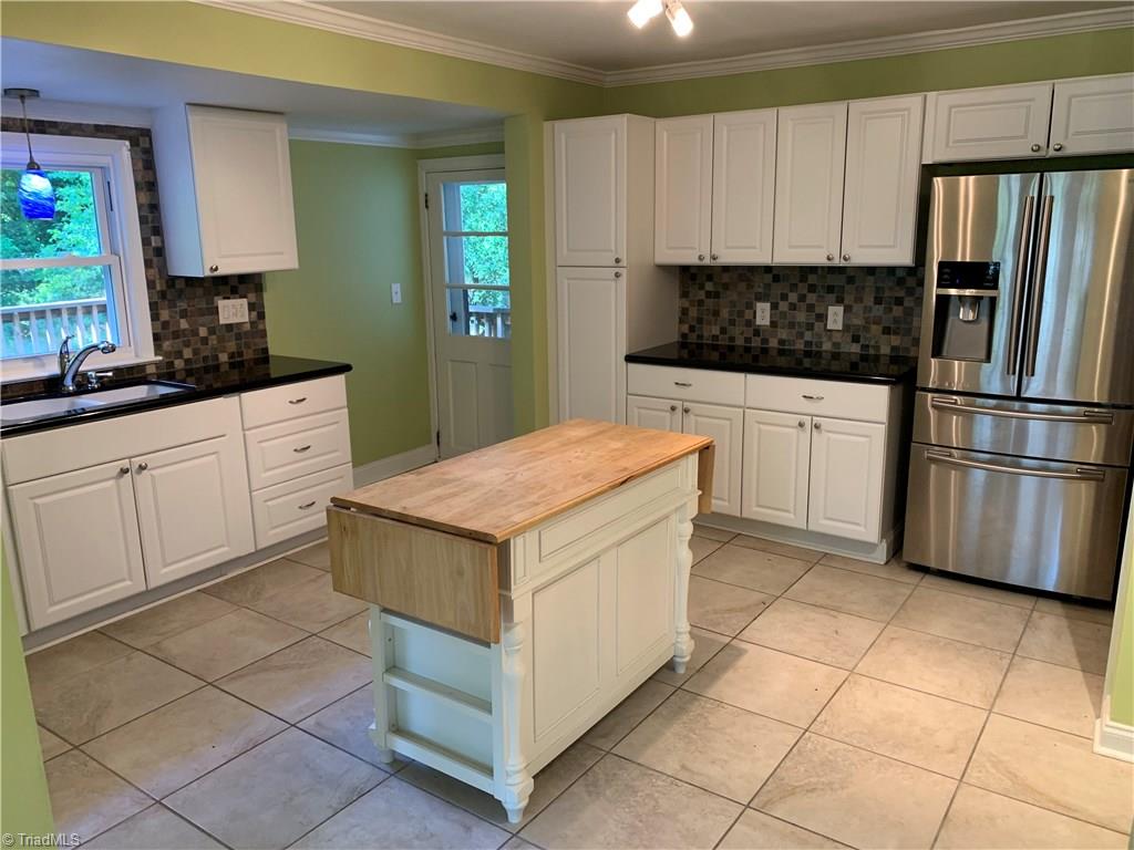 3028 Kinnamon Road Winston-Salem, NC 27104 - Photo 8 of 25 Gallery Image 8