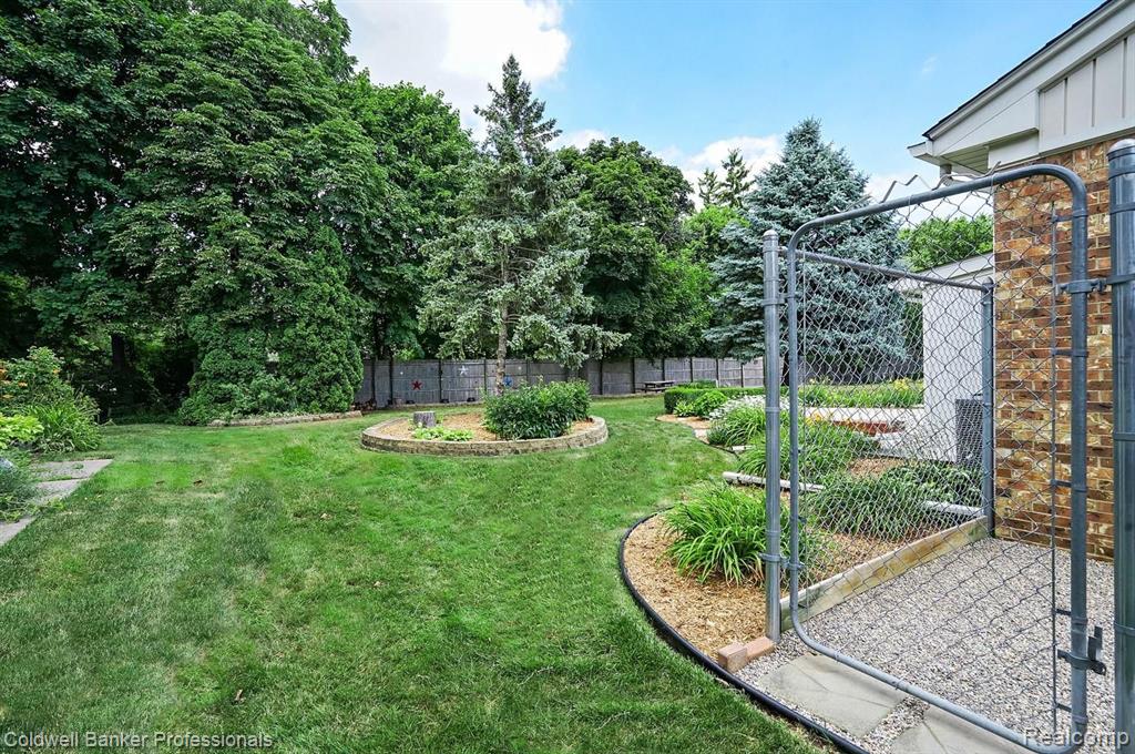 2118 Warrington Road Rochester Hills, MI 48307 - Photo 13 of 50