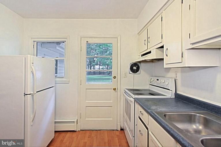 821 Snider Lane Silver Spring, MD 20905 - Photo 13 of 26 Kitchen 2 w rear entrance