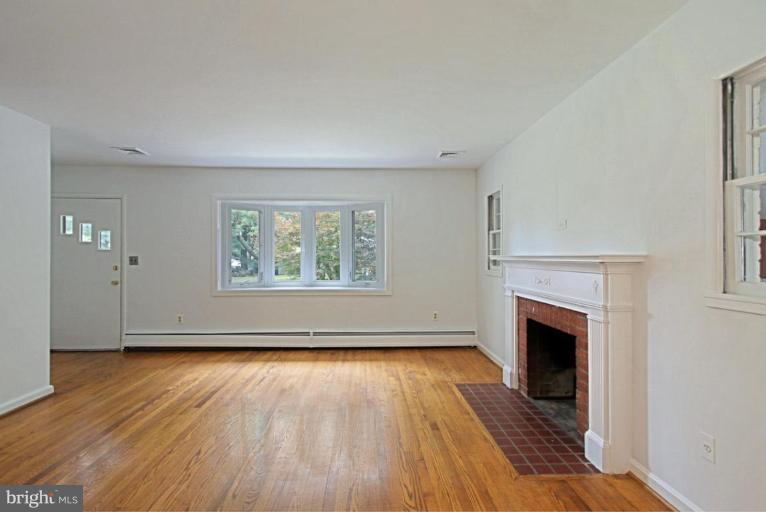 821 Snider Lane Silver Spring, MD 20905 - Photo 7 of 26 Living Room 2