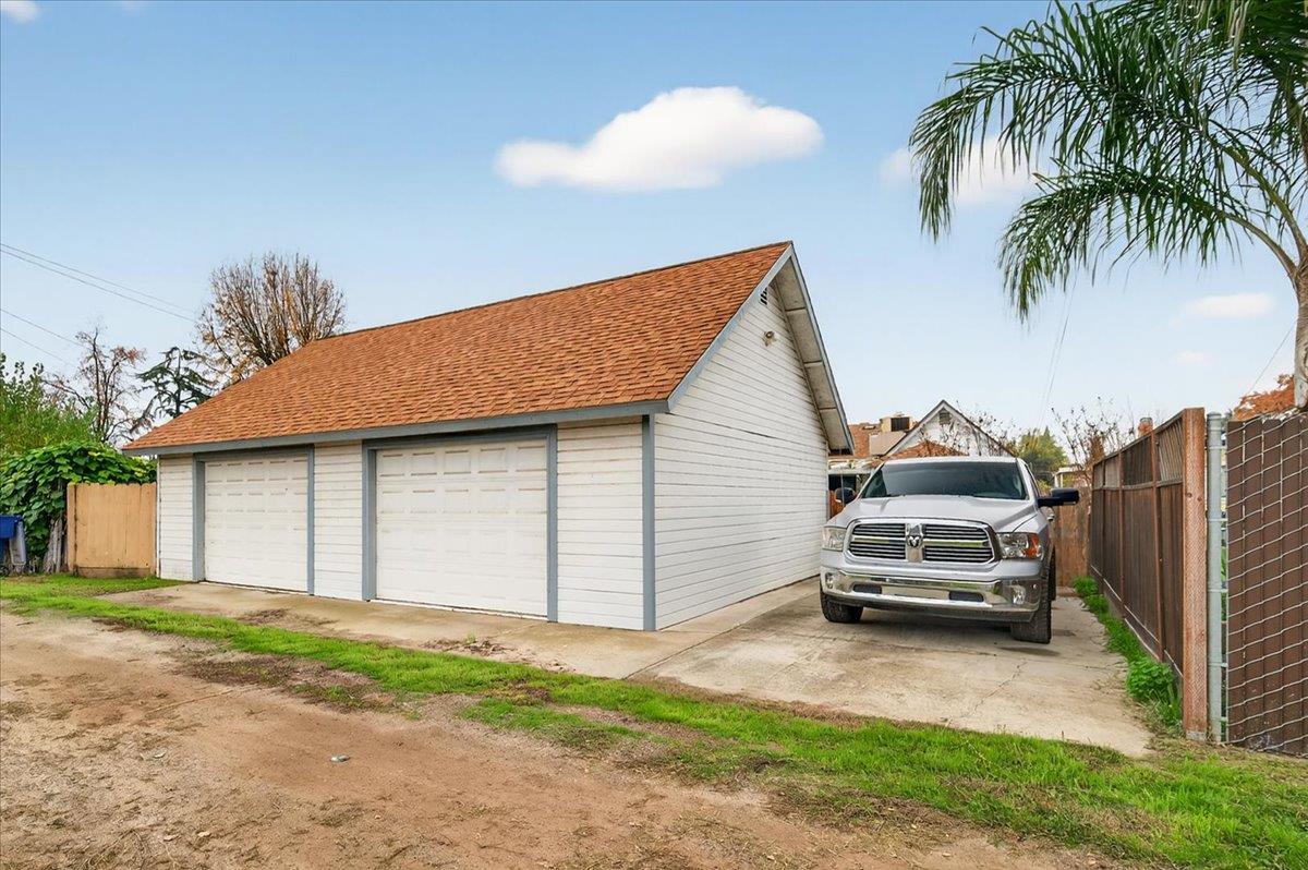 311 South K Street Madera, CA 93637 - Photo 3 of 46