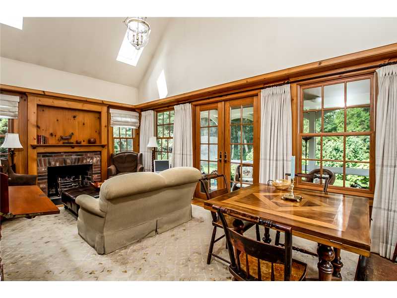 4 Camelback Way Westerly, RI 02891 - Photo 11 of 24 Den/Family/Great Room.