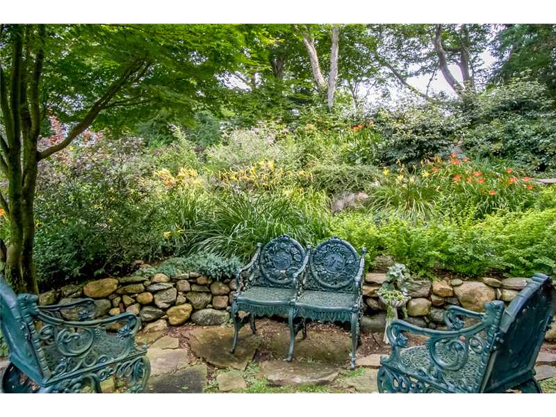 4 Camelback Way Westerly, RI 02891 - Photo 4 of 24 Yard/Garden.