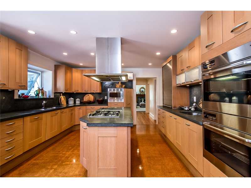 4 Camelback Way Westerly, RI 02891 - Photo 8 of 24 Kitchen. Poggenpohl Custum Kitchen
