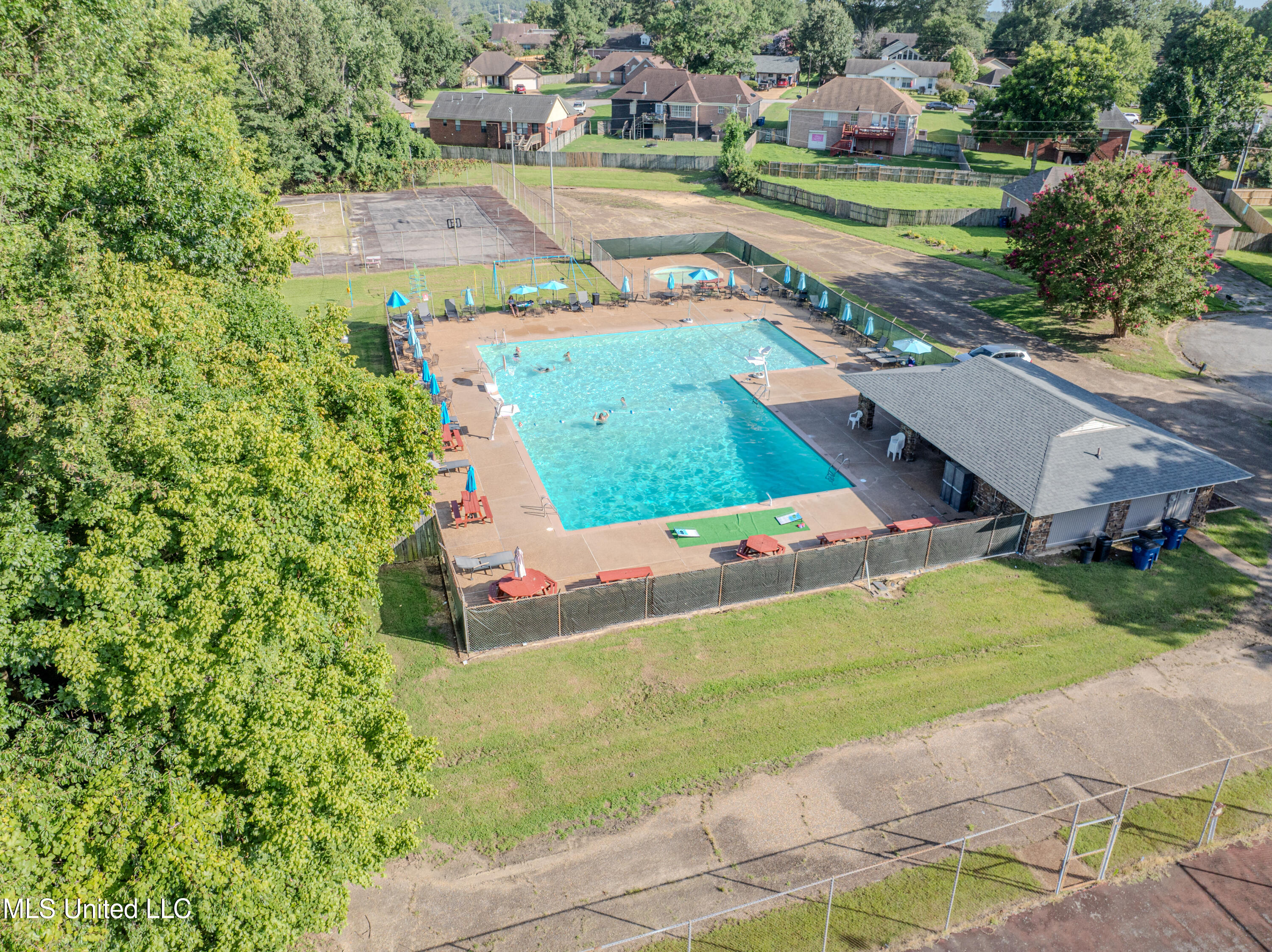 7341 Kingcrest Road Olive Branch, MS 38654 - Photo 24 of 25 Neighborhood Community Pool
