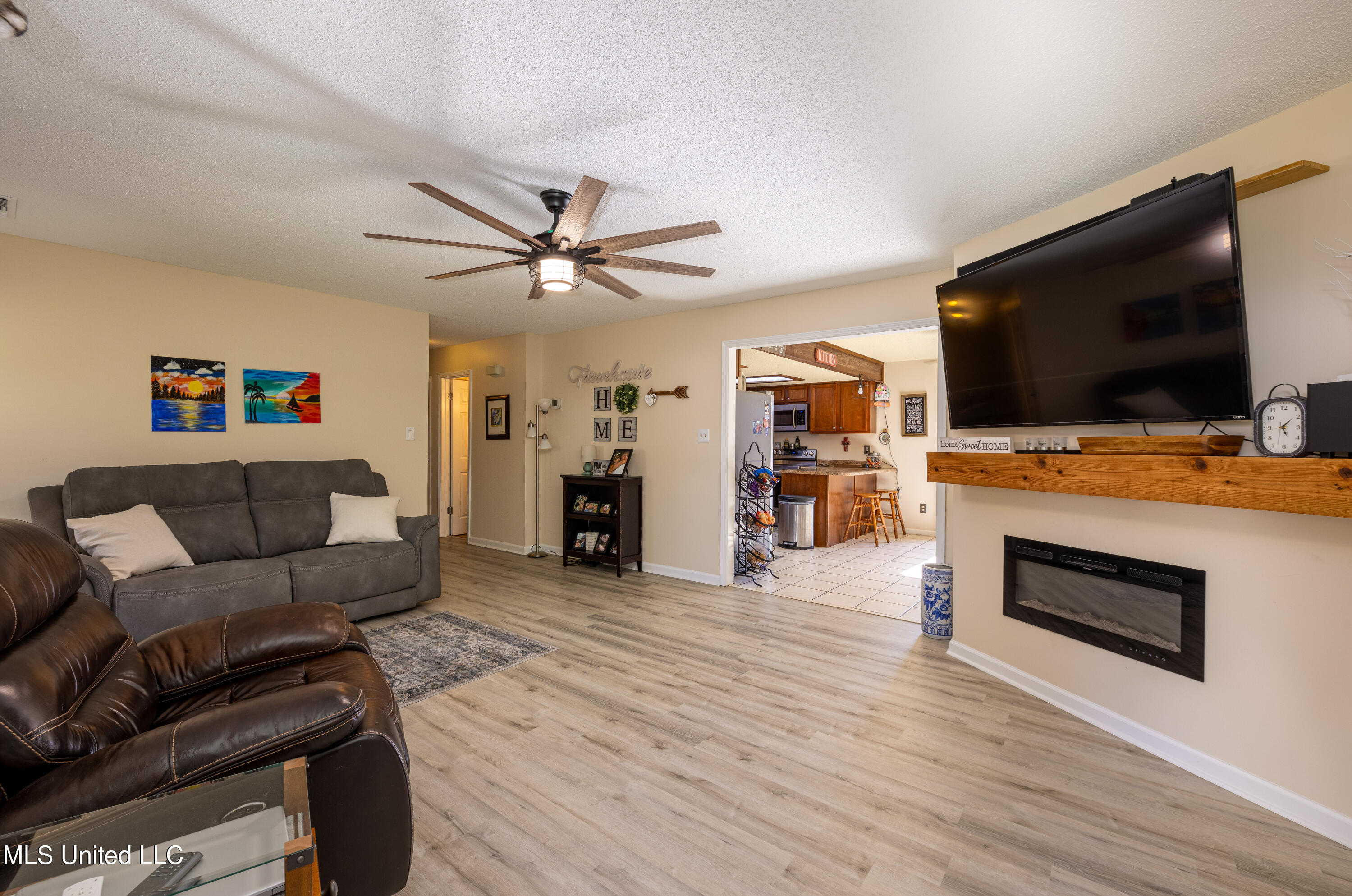 7341 Kingcrest Road Olive Branch, MS 38654 - Photo 8 of 25 Living Room 2