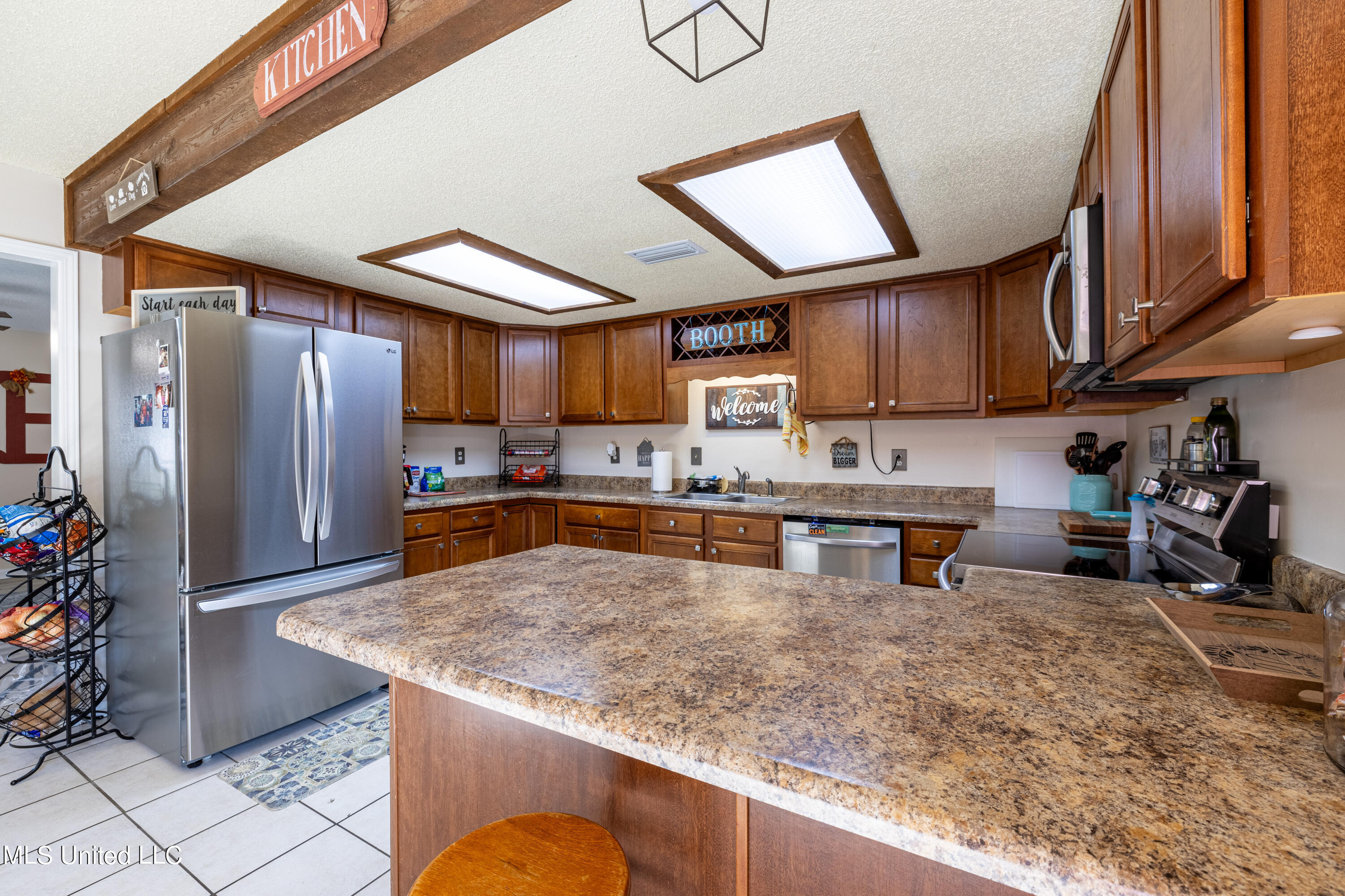 7341 Kingcrest Road Olive Branch, MS 38654 - Photo 10 of 25 Kitchen 1