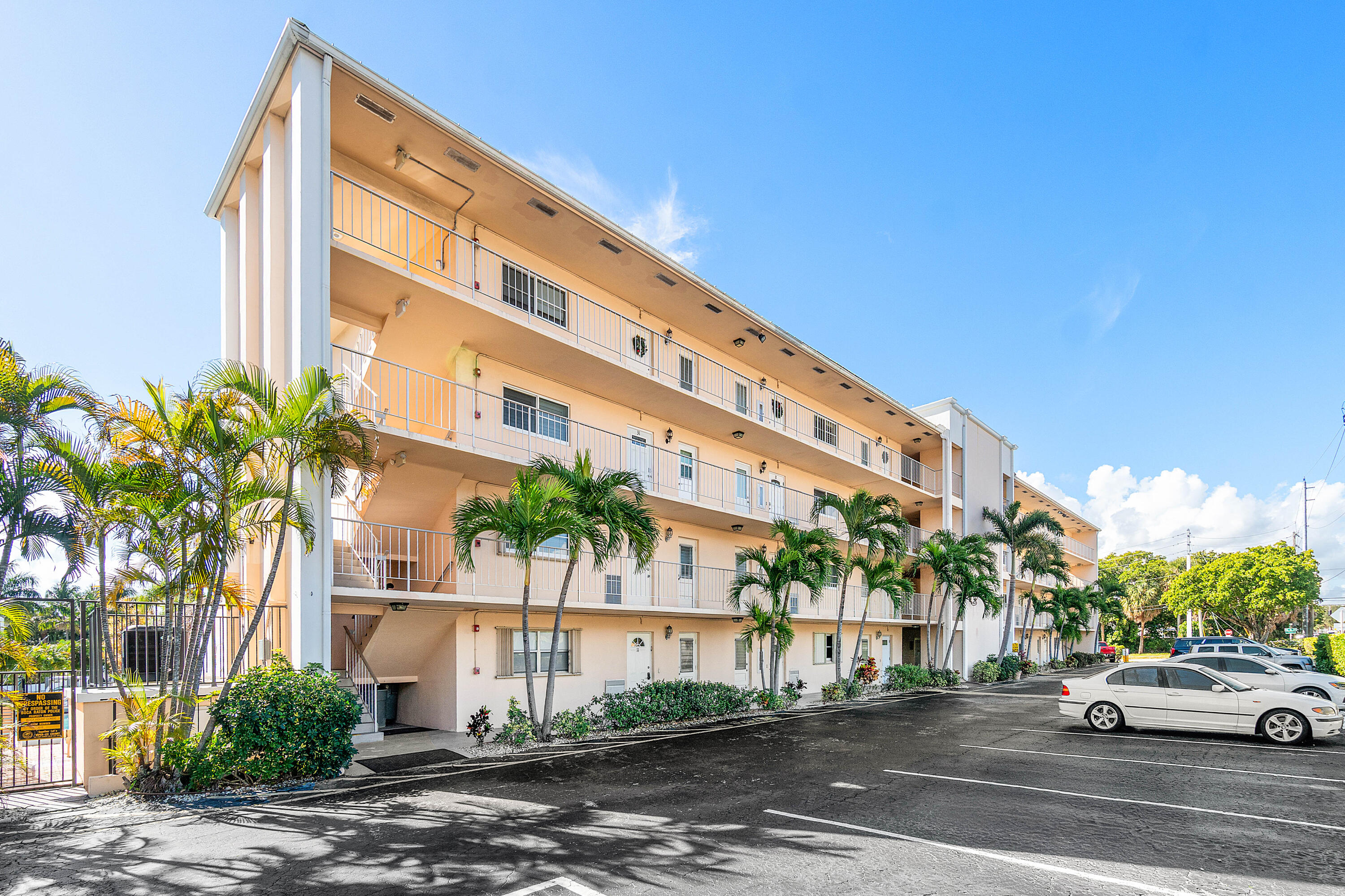 698 Northeast Spanish River Boulevard, Unit 140 Boca Raton, FL 33431 - Photo 18 of 21 a building view