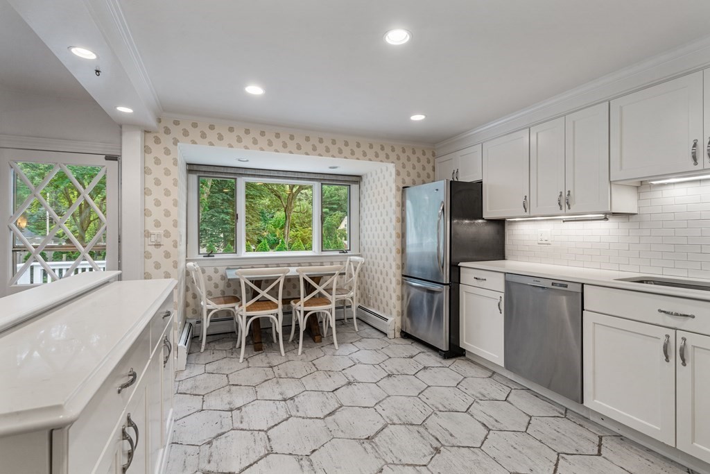 36 Marshall Road Wellesley, MA 02482 - Photo 4 of 28
